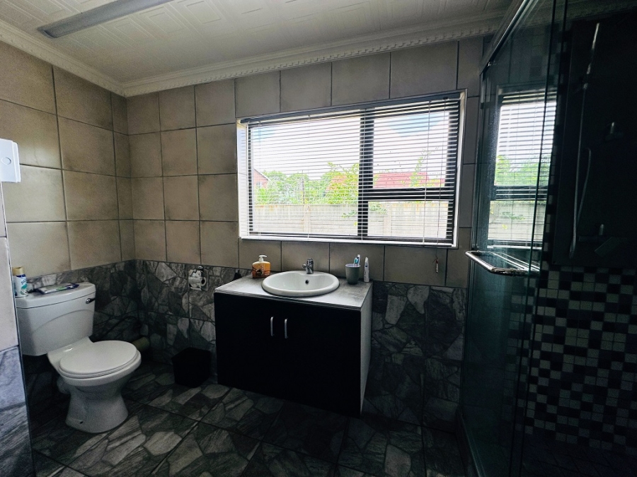 6 Bedroom Property for Sale in Parkhill Gardens Gauteng