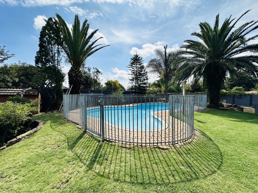 6 Bedroom Property for Sale in Parkhill Gardens Gauteng