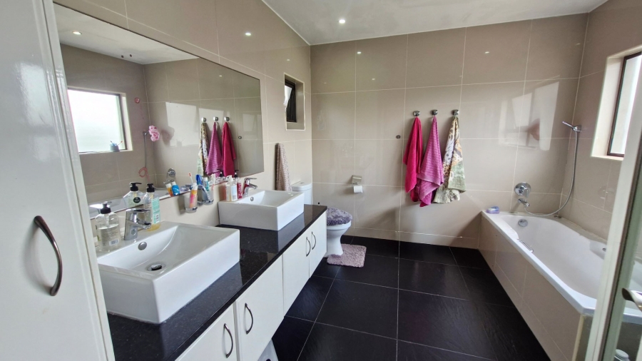 4 Bedroom Property for Sale in Glen Atholl Gauteng