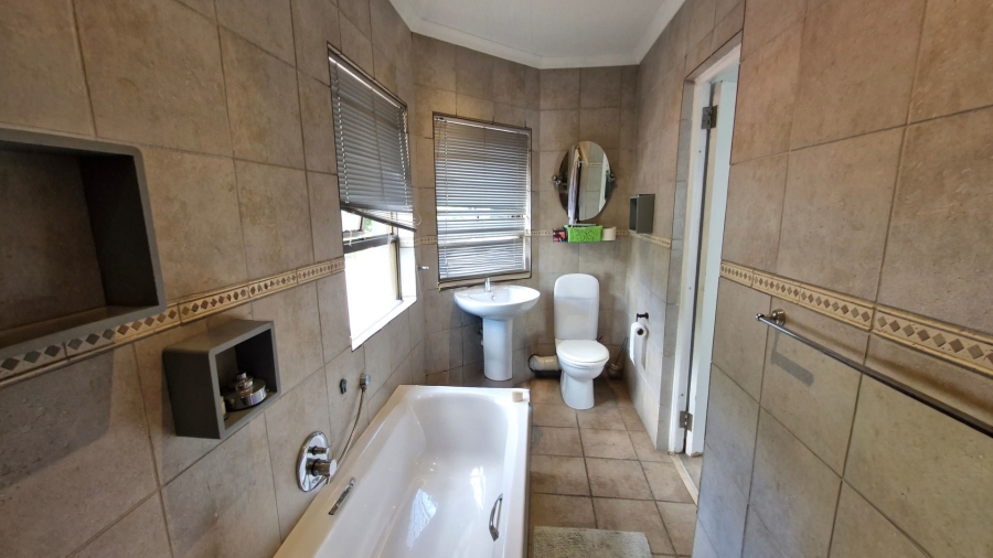 4 Bedroom Property for Sale in Glen Atholl Gauteng