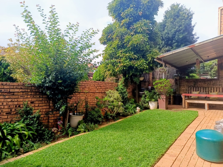 3 Bedroom Property for Sale in Radiokop Gauteng