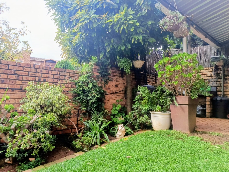 3 Bedroom Property for Sale in Radiokop Gauteng