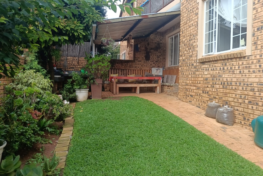 3 Bedroom Property for Sale in Radiokop Gauteng