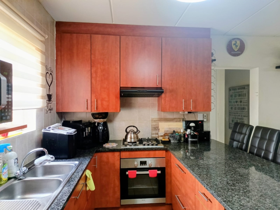 3 Bedroom Property for Sale in Radiokop Gauteng