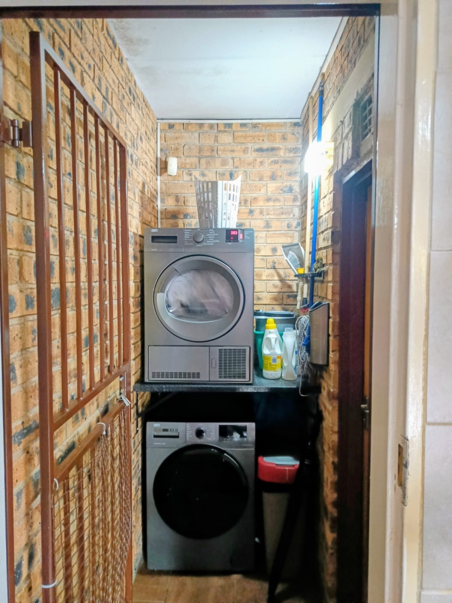 3 Bedroom Property for Sale in Radiokop Gauteng