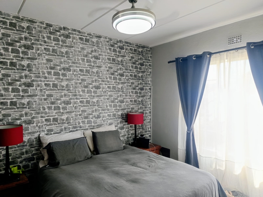 3 Bedroom Property for Sale in Radiokop Gauteng