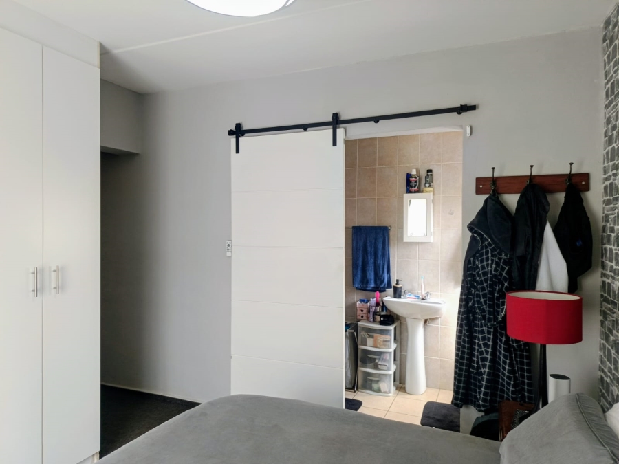 3 Bedroom Property for Sale in Radiokop Gauteng