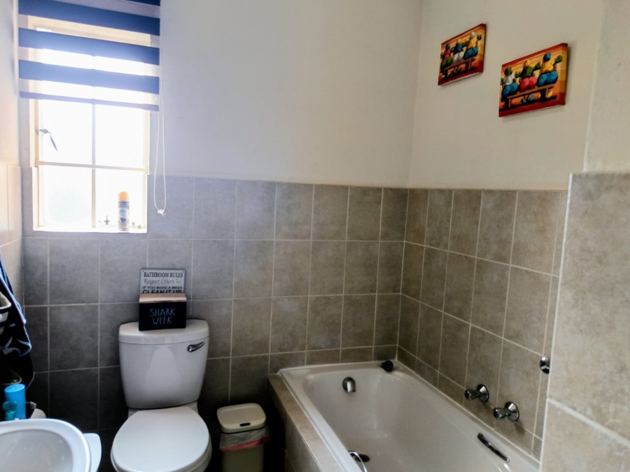 3 Bedroom Property for Sale in Radiokop Gauteng