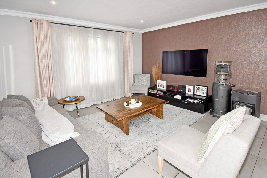 To Let 3 Bedroom Property for Rent in Broadacres Gauteng