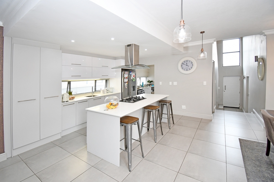 To Let 3 Bedroom Property for Rent in Broadacres Gauteng