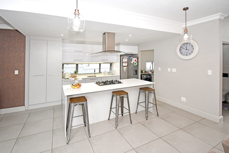 To Let 3 Bedroom Property for Rent in Broadacres Gauteng