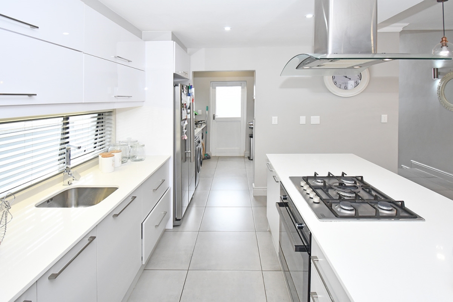 To Let 3 Bedroom Property for Rent in Broadacres Gauteng