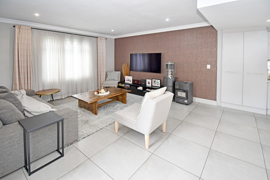 To Let 3 Bedroom Property for Rent in Broadacres Gauteng