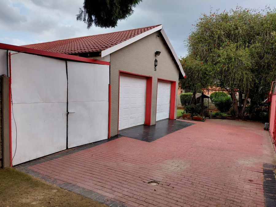 4 Bedroom Property for Sale in Dalpark Gauteng