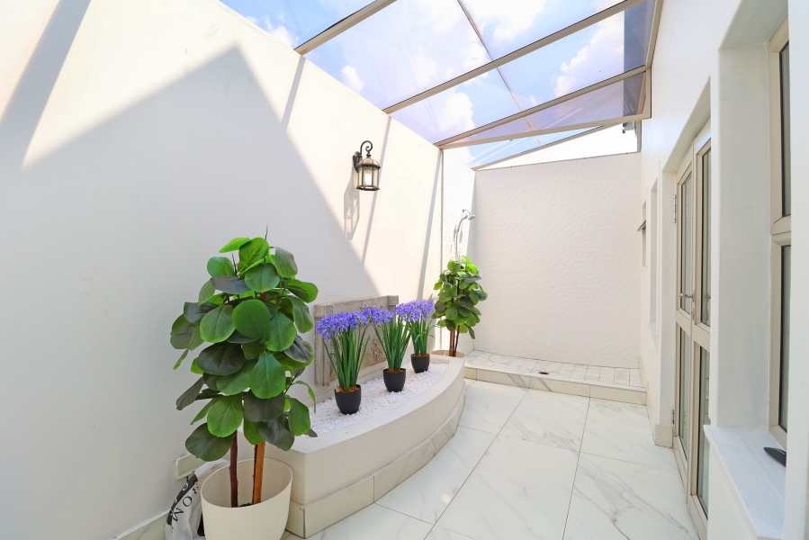 4 Bedroom Property for Sale in Waterfall Country Estate Gauteng