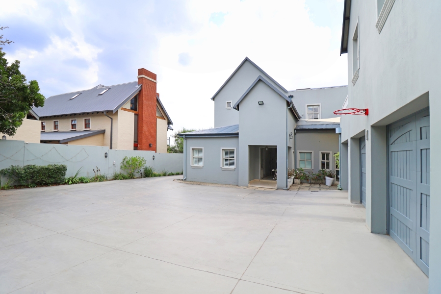 4 Bedroom Property for Sale in Waterfall Country Estate Gauteng