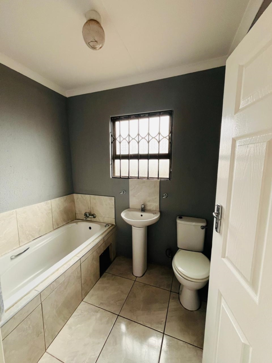 2 Bedroom Property for Sale in Vanderbijlpark CE 7 Gauteng