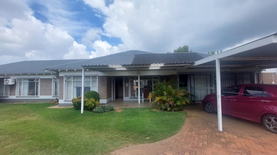 3 Bedroom Property for Sale in Helikonpark Gauteng