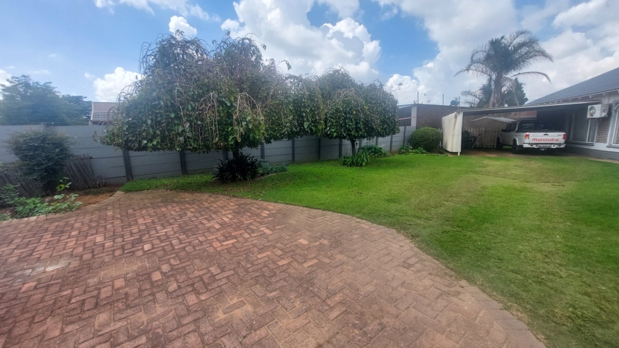 3 Bedroom Property for Sale in Helikonpark Gauteng