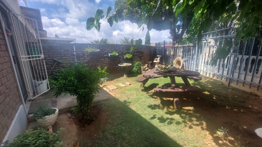 3 Bedroom Property for Sale in Helikonpark Gauteng
