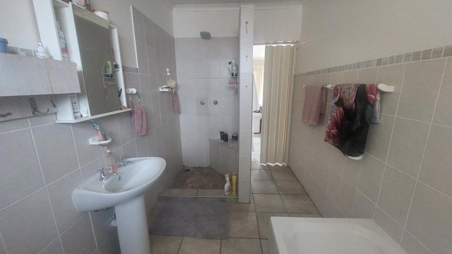 3 Bedroom Property for Sale in Helikonpark Gauteng