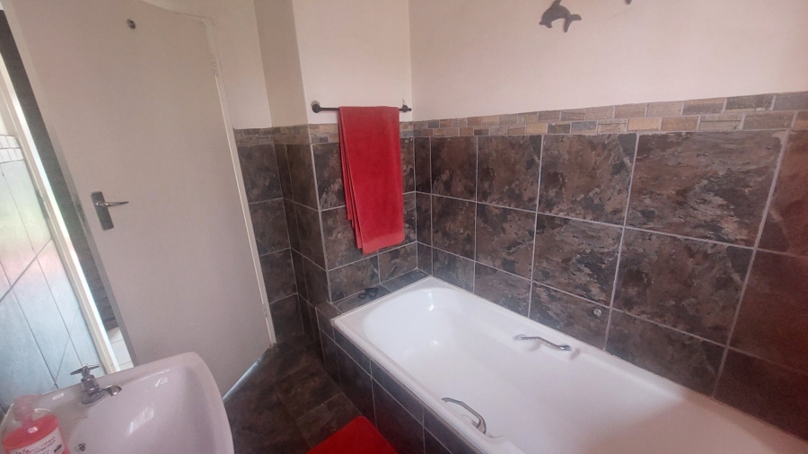 3 Bedroom Property for Sale in Helikonpark Gauteng