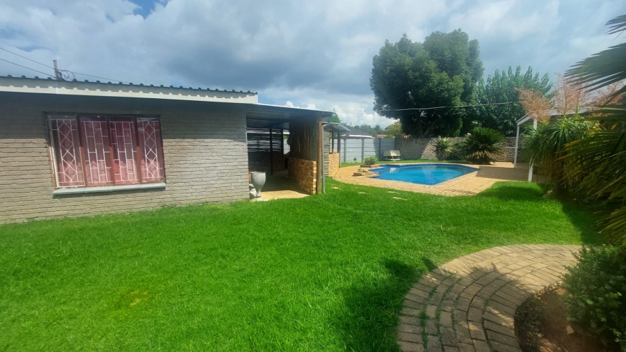 3 Bedroom Property for Sale in Helikonpark Gauteng
