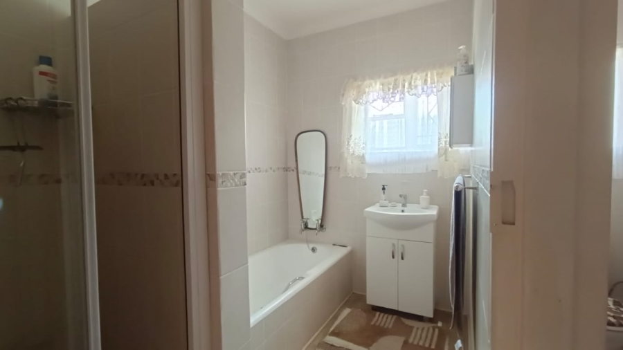 4 Bedroom Property for Sale in Greenhills Gauteng