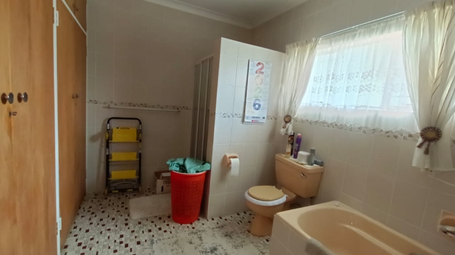 4 Bedroom Property for Sale in Greenhills Gauteng