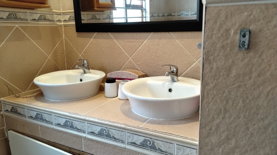 4 Bedroom Property for Sale in Greenhills Gauteng