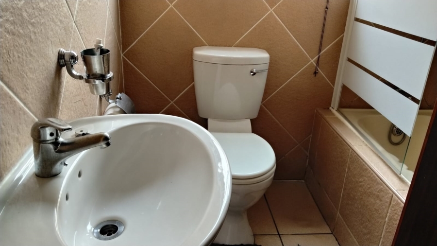 4 Bedroom Property for Sale in Greenhills Gauteng