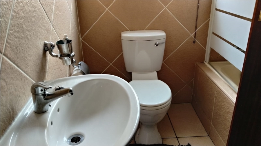 4 Bedroom Property for Sale in Greenhills Gauteng