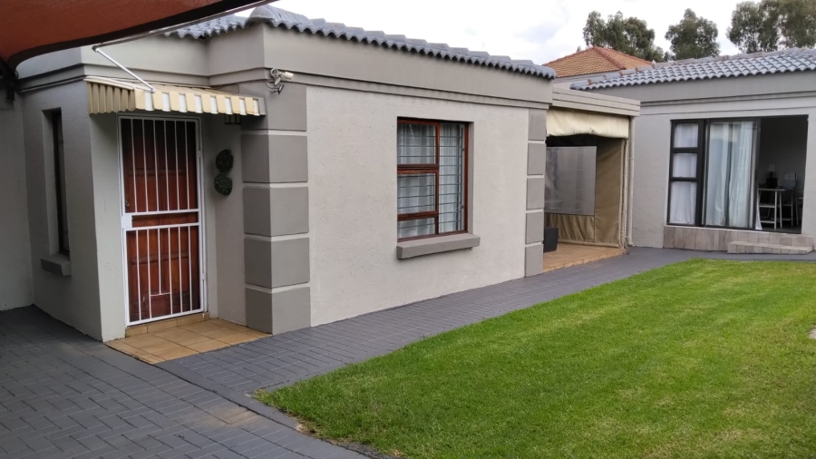 4 Bedroom Property for Sale in Greenhills Gauteng