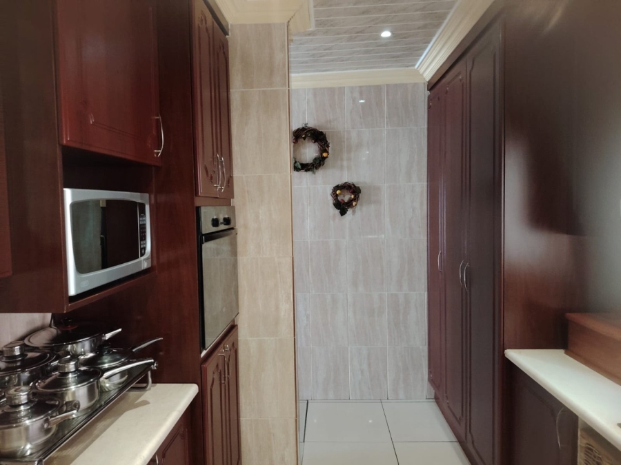 3 Bedroom Property for Sale in Finsbury Gauteng