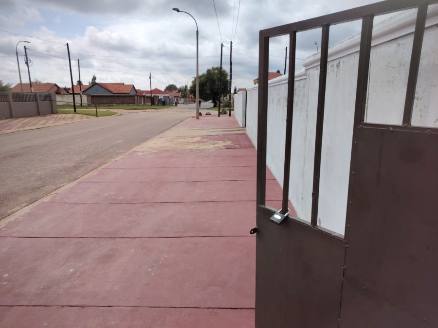 3 Bedroom Property for Sale in Finsbury Gauteng