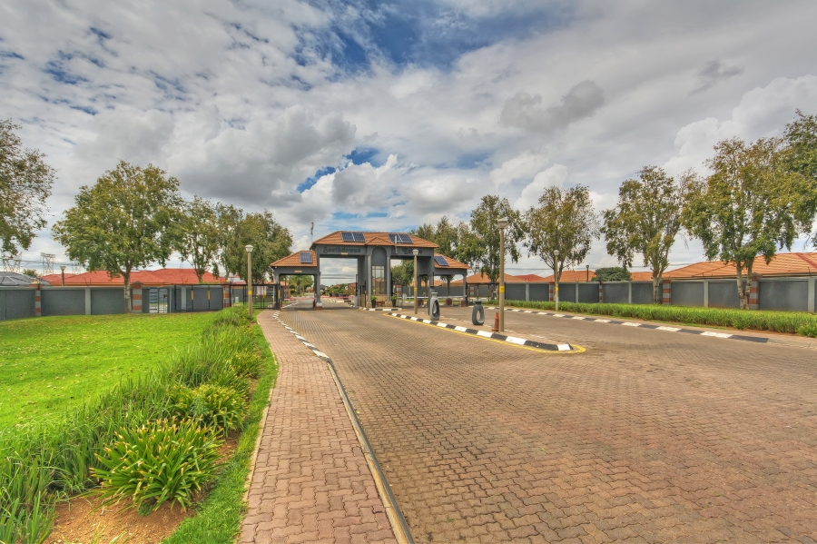 3 Bedroom Property for Sale in Albertsdal Gauteng