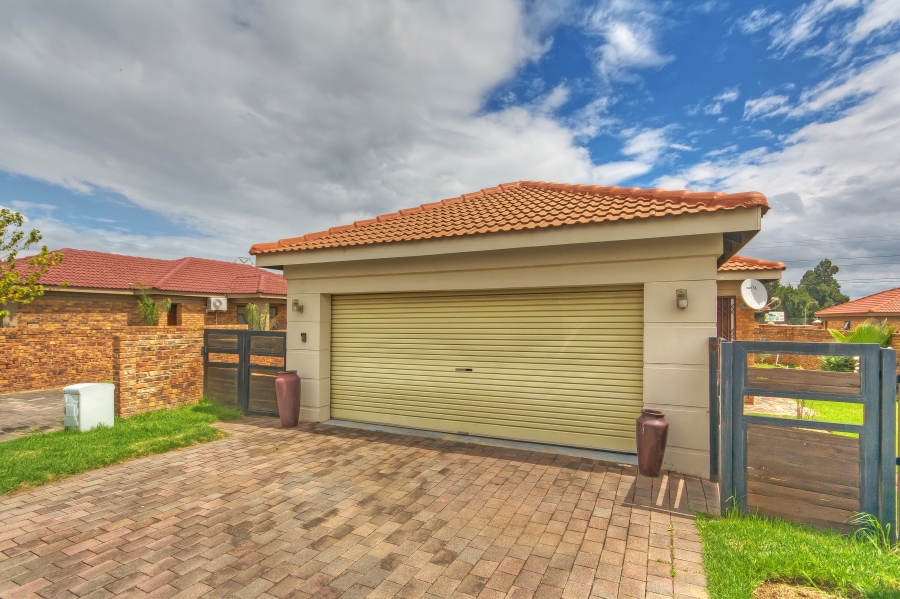 3 Bedroom Property for Sale in Albertsdal Gauteng