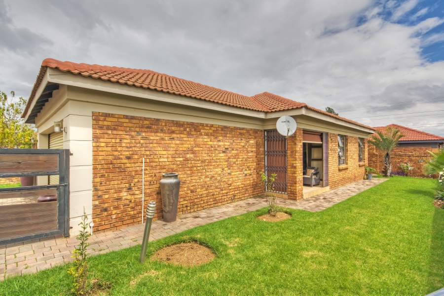 3 Bedroom Property for Sale in Albertsdal Gauteng