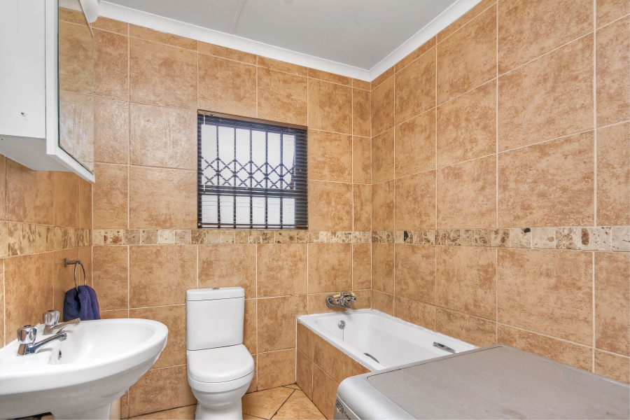 3 Bedroom Property for Sale in Albertsdal Gauteng