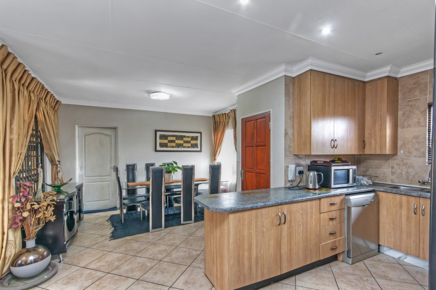 3 Bedroom Property for Sale in Albertsdal Gauteng