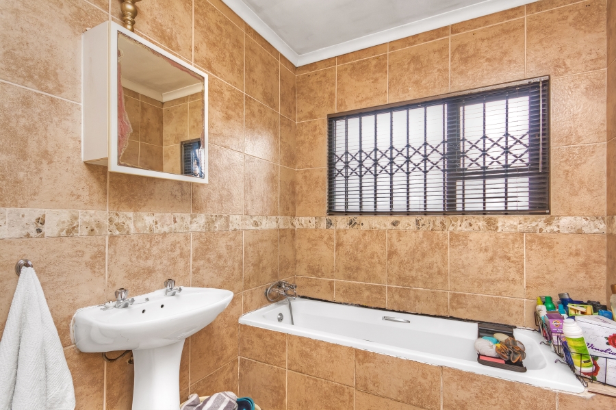 3 Bedroom Property for Sale in Albertsdal Gauteng