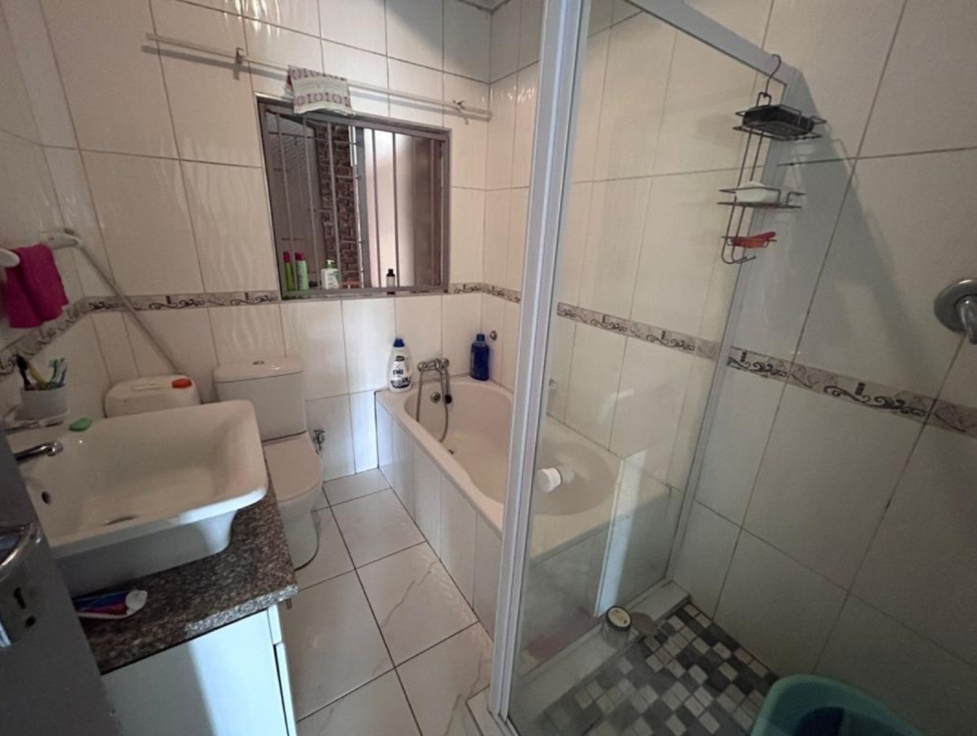 To Let 3 Bedroom Property for Rent in Erasmia Gauteng