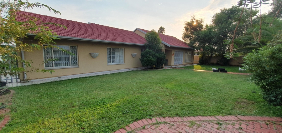 To Let 4 Bedroom Property for Rent in Verwoerdpark Gauteng