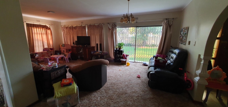 To Let 4 Bedroom Property for Rent in Verwoerdpark Gauteng