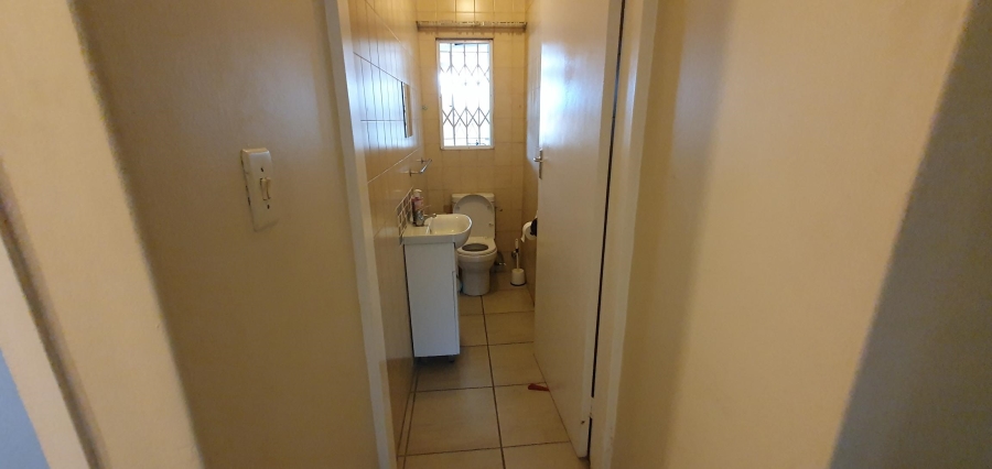 To Let 4 Bedroom Property for Rent in Verwoerdpark Gauteng
