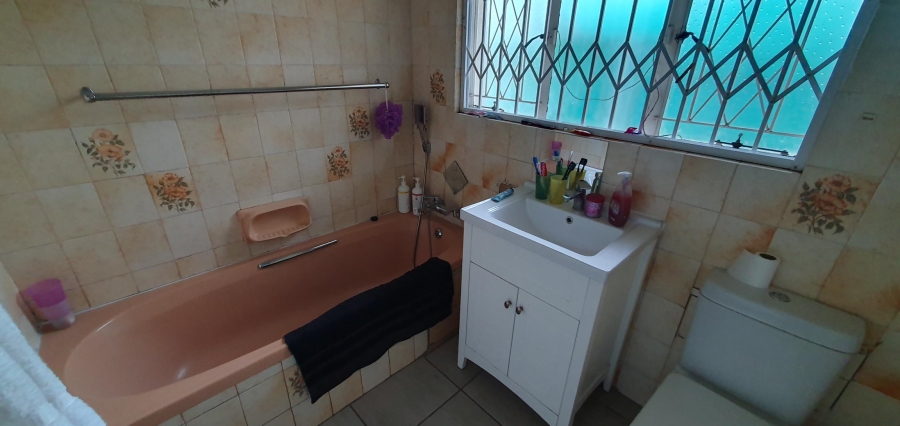 To Let 4 Bedroom Property for Rent in Verwoerdpark Gauteng