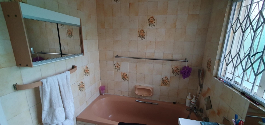 To Let 4 Bedroom Property for Rent in Verwoerdpark Gauteng