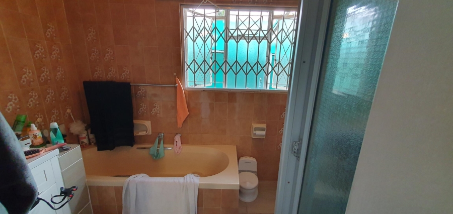 To Let 4 Bedroom Property for Rent in Verwoerdpark Gauteng