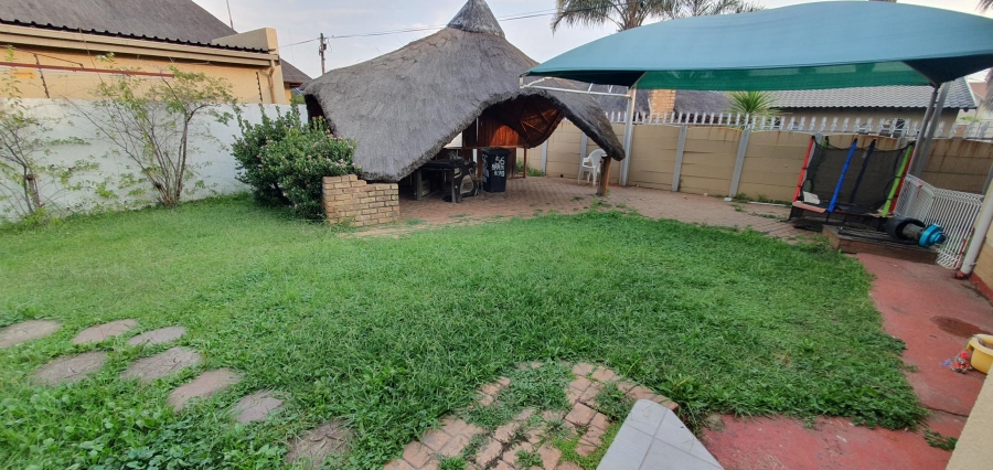 To Let 4 Bedroom Property for Rent in Verwoerdpark Gauteng