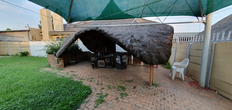 To Let 4 Bedroom Property for Rent in Verwoerdpark Gauteng